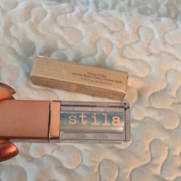 Stila Shimmer & Glow color is Freedom - Picture 2 of 3